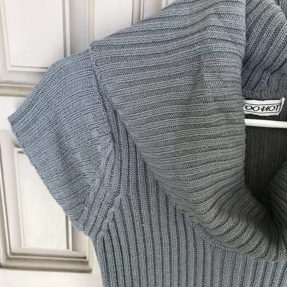 Too Hot Sweater SzS Gray Acrylic Cap Sleeves Tab Details Pull Over Pre-Own - Picture 4 of 13